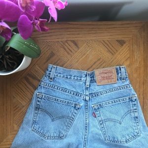 Vintage Cropped High-waisted Levi’s 569 Jeans (Discontinued fit)